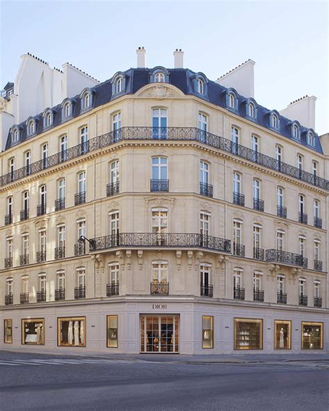 galerie dior rue montaigne|christian dior montaigne.